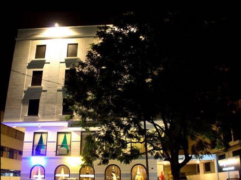 Octave Hotel - Double Road Bangalore Buitenkant foto