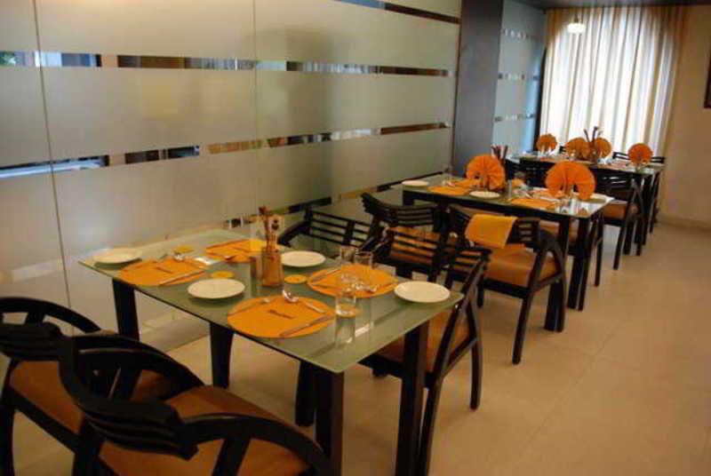 Octave Hotel - Double Road Bangalore Buitenkant foto